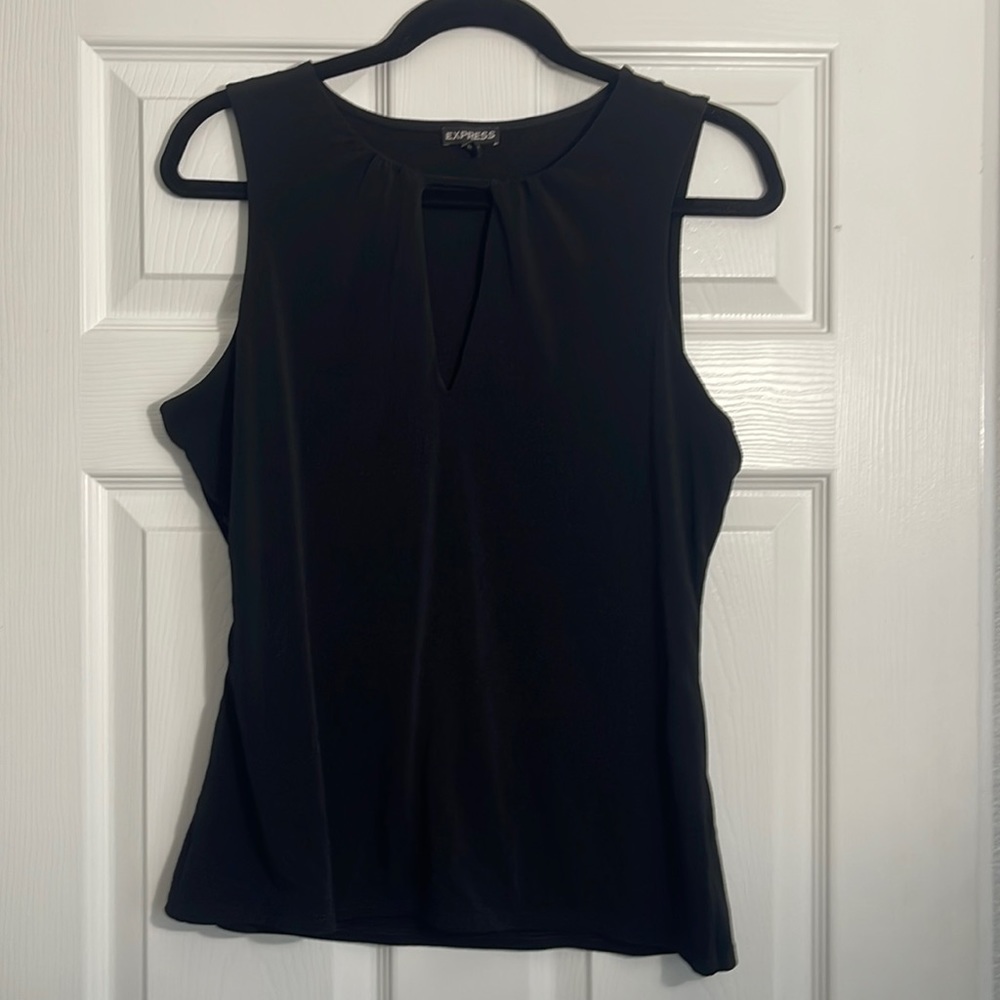 Express Keyhole Black Top